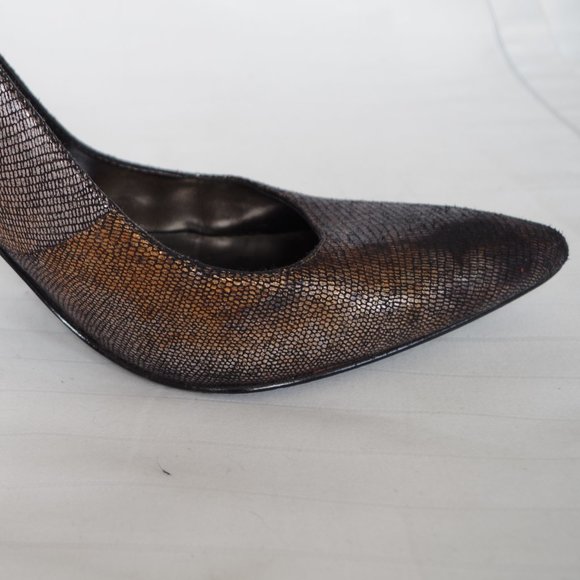 Carlos Santana "Outburst" Metallic Pump Style Heels- Sz. 9 - Picture 5 of 5